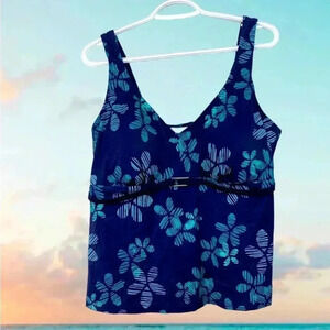 Tropical Escape NWOT tankini w soft cups, sturdy straps, front buckle for detail